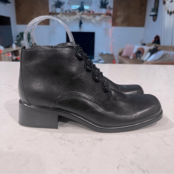 LIZ BAKER Leather Button Ankle Boots Size 6 NWOB - Picture 4 of 14